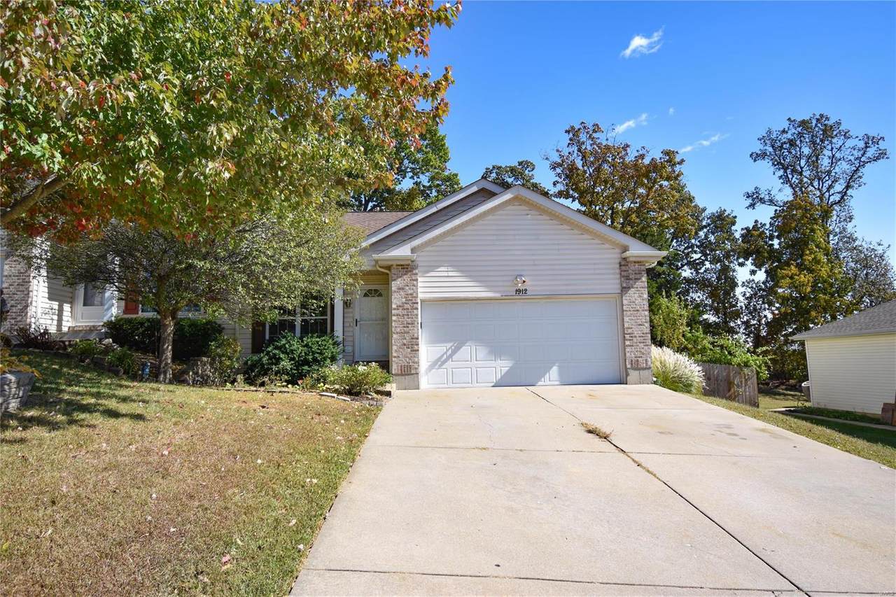1912 Clark Dr - Photo 1