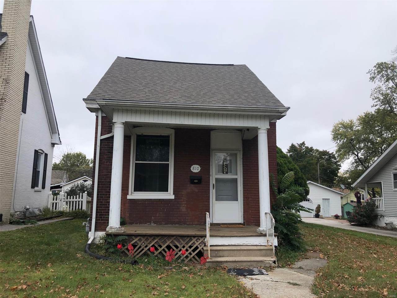 810 Forest Avenue - Photo 1