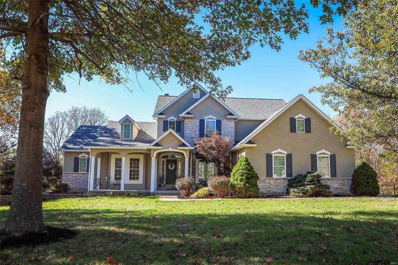 10523 Glen Oaks Drive - Photo 1