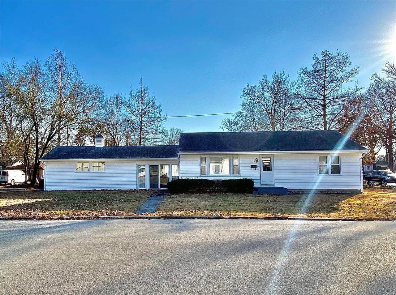 810 Longfellow - Photo 1