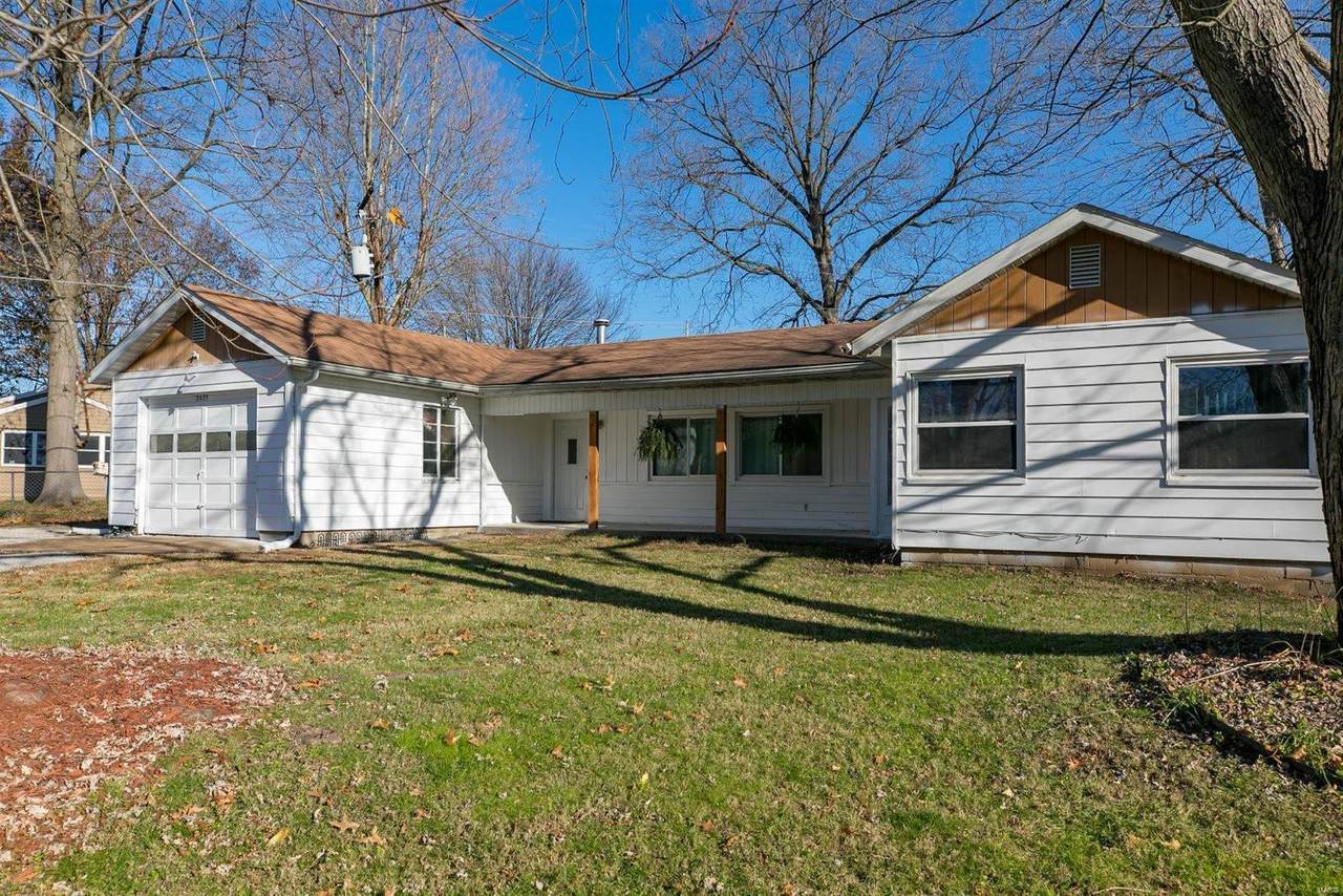 2425 Meadow Drive - Photo 1