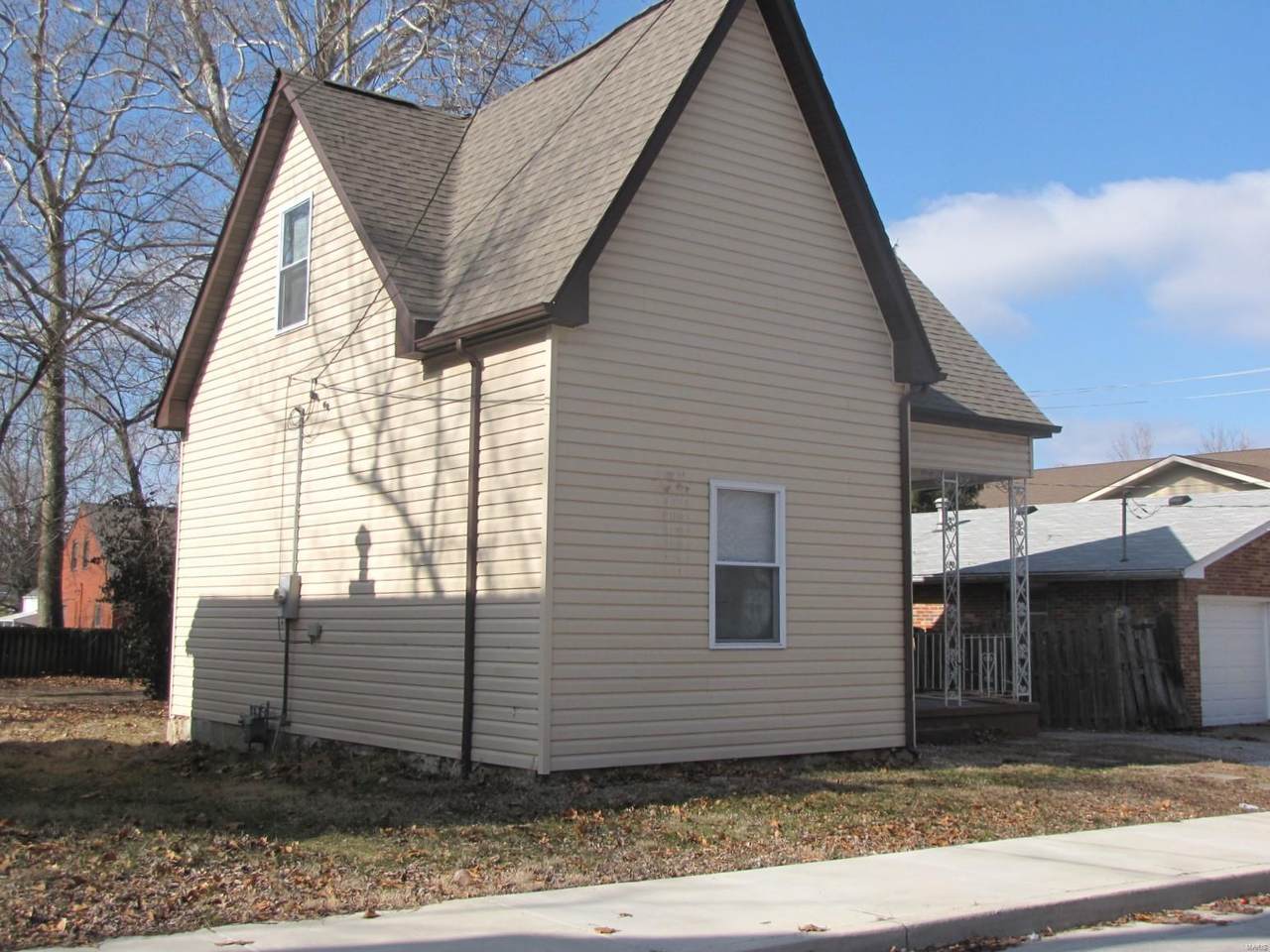 323 8th Street - Photo 1