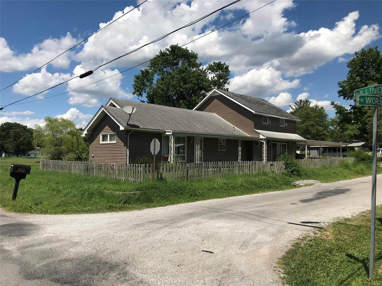 302 Illinois Street - Photo 1