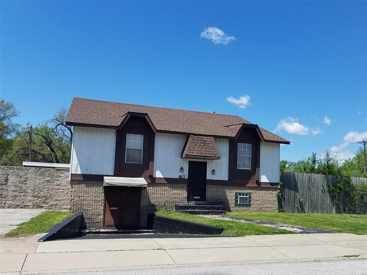 817 40th Street - Photo 1