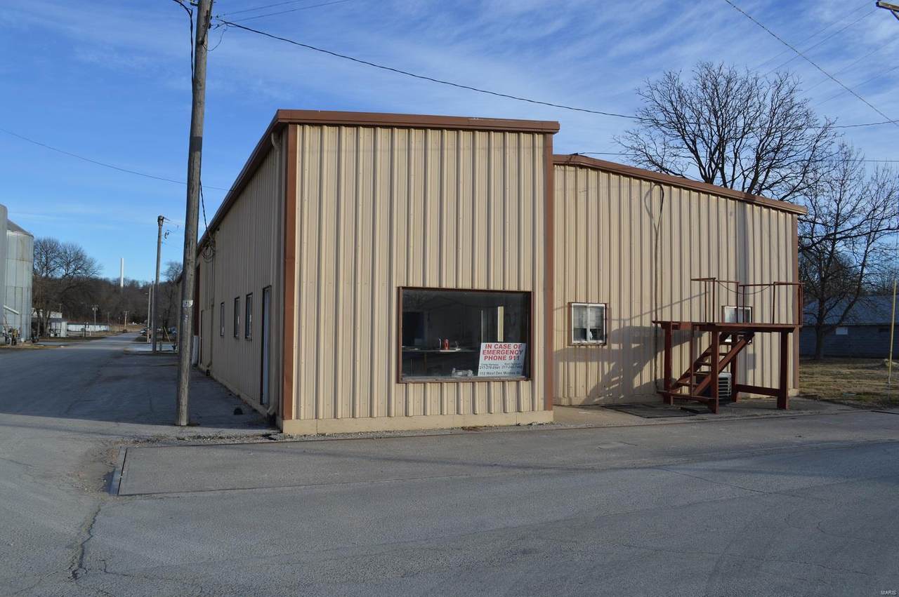 112 Des Moines Street - Photo 1