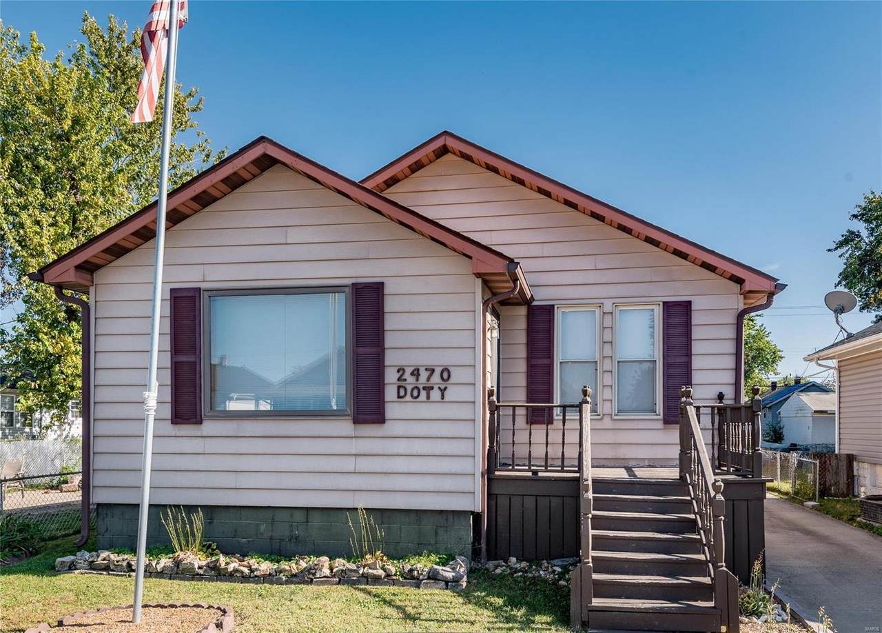 2470 Center Street - Photo 1