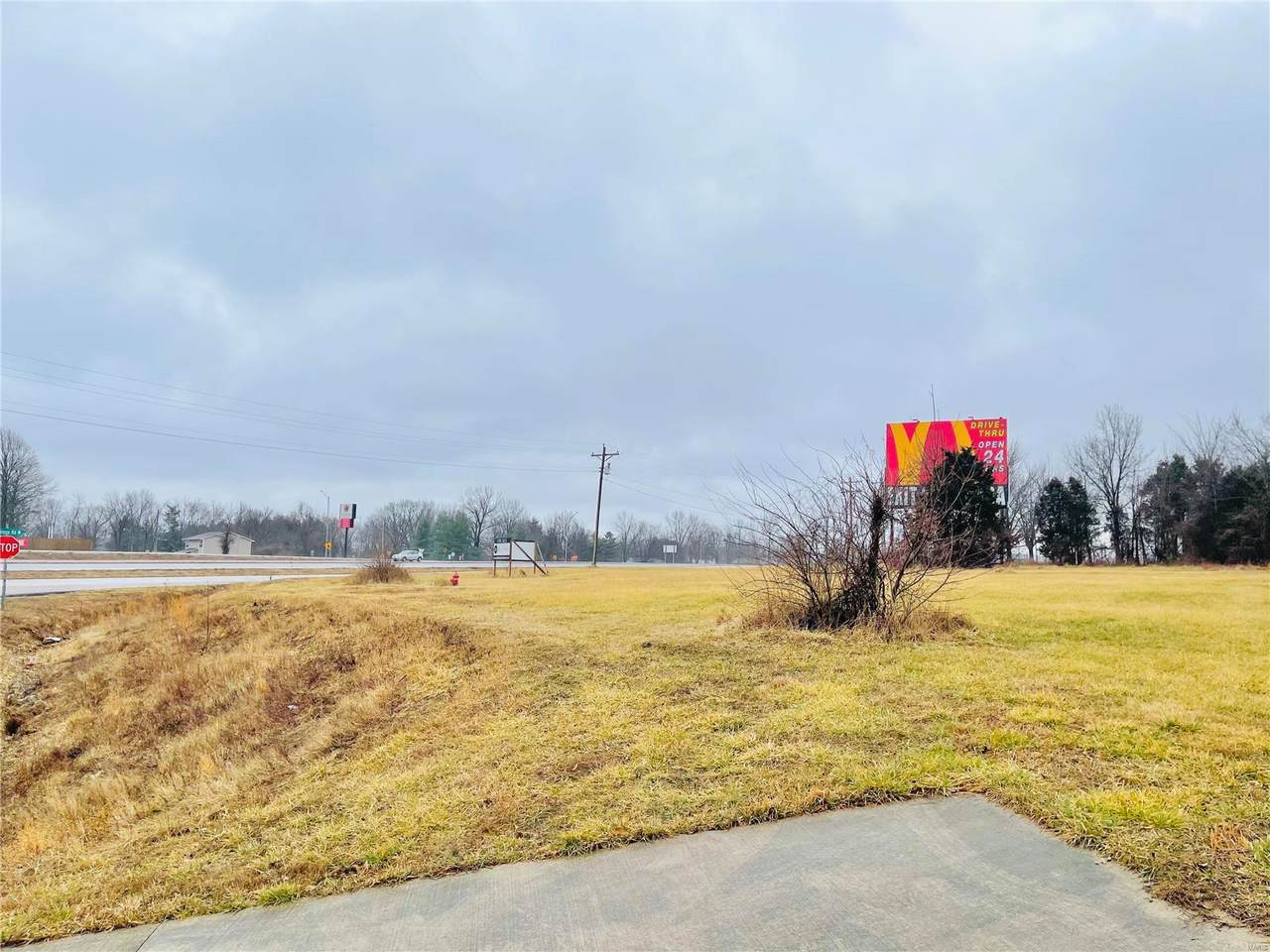 805 North Service Road - Photo 1