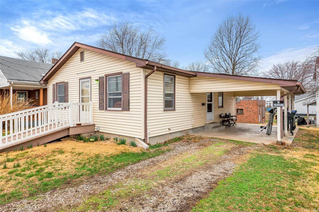 205 Flower Street - Photo 1