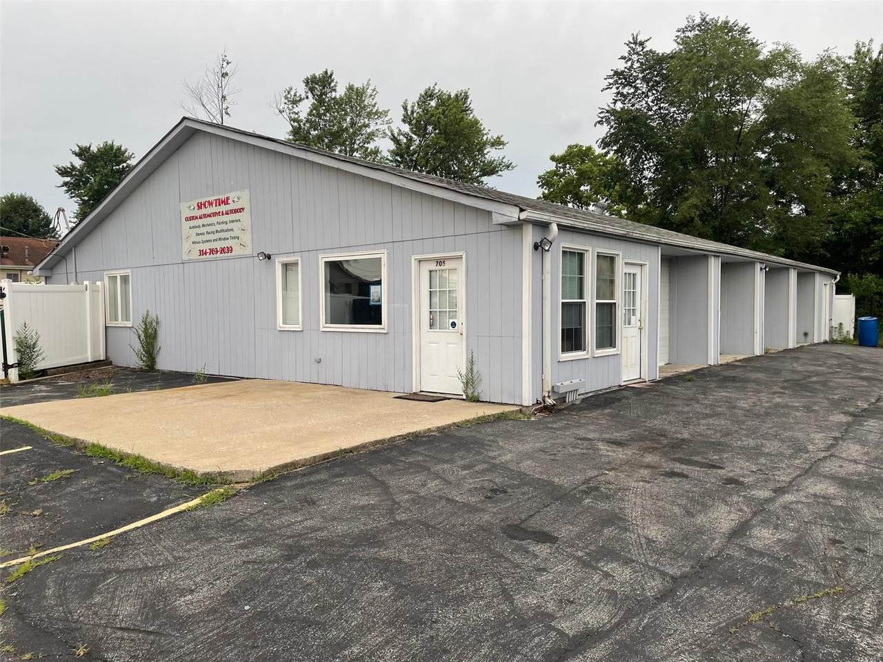 705 Woodlawn Avenue - Photo 1
