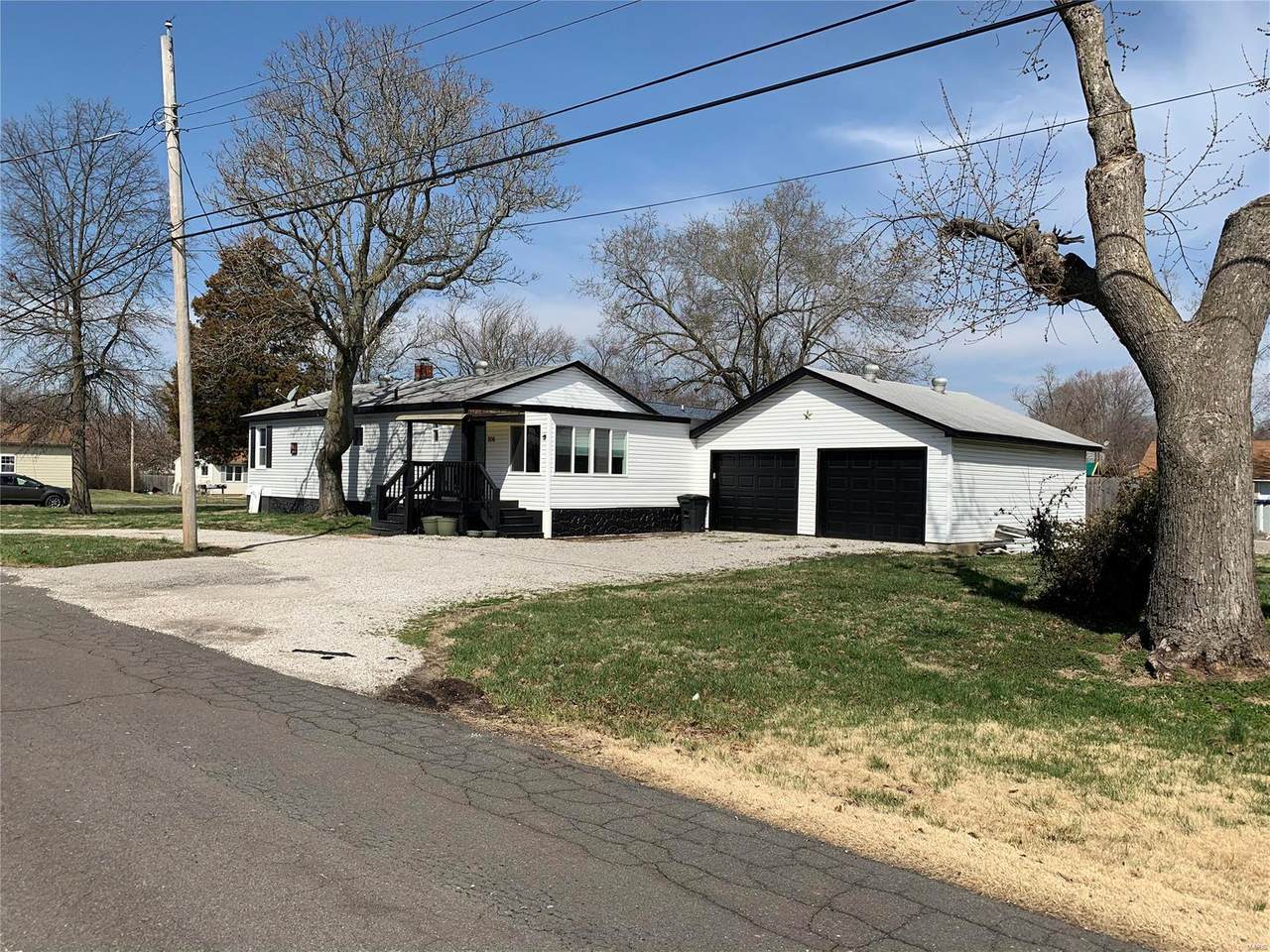 206 Lindenwood Drive - Photo 1