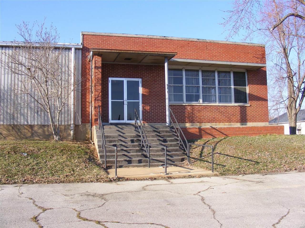 704 5th - Photo 1