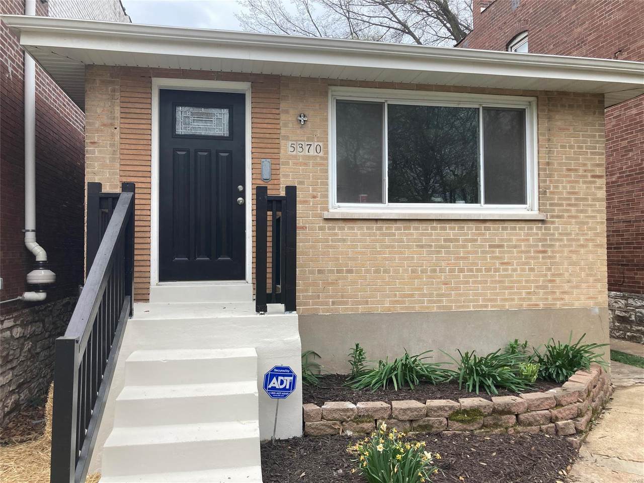 5370 Reber - Photo 1