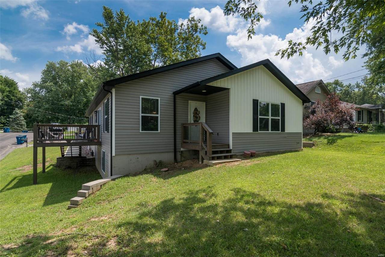 860 Summit Avenue - Photo 1
