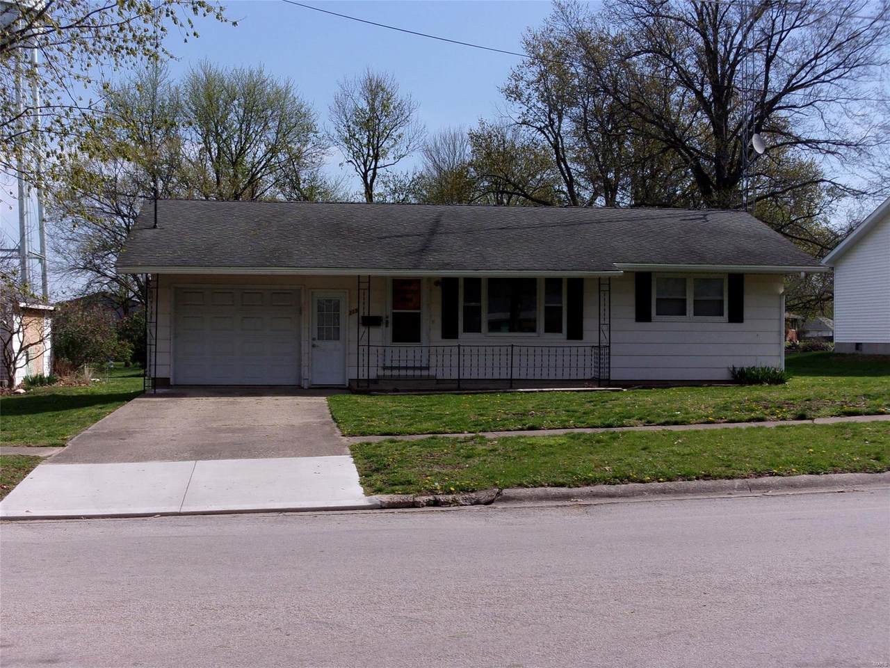 215 Elm Street - Photo 1