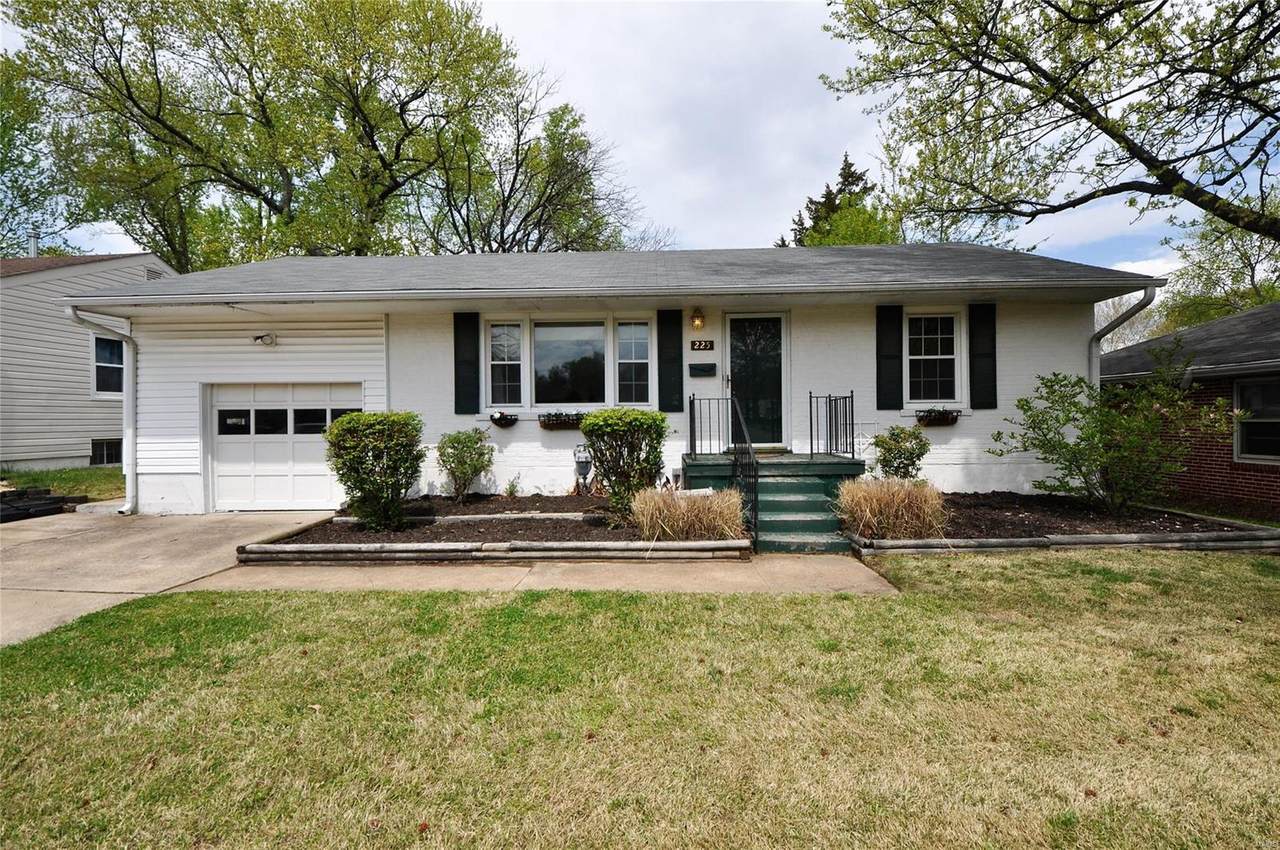 225 Maple Drive - Photo 1