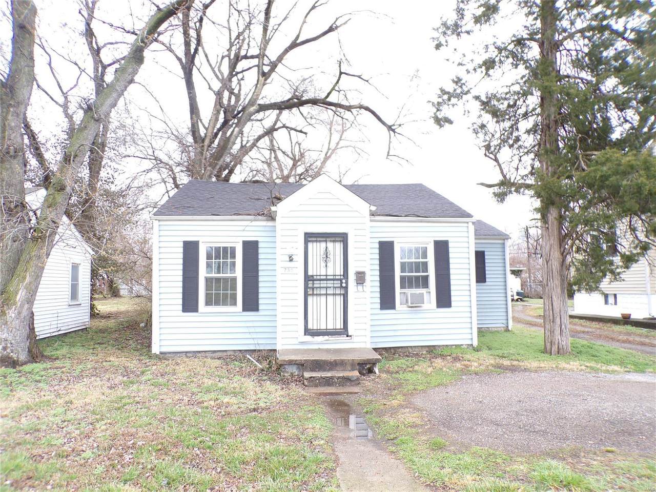 730 74th Street - Photo 1