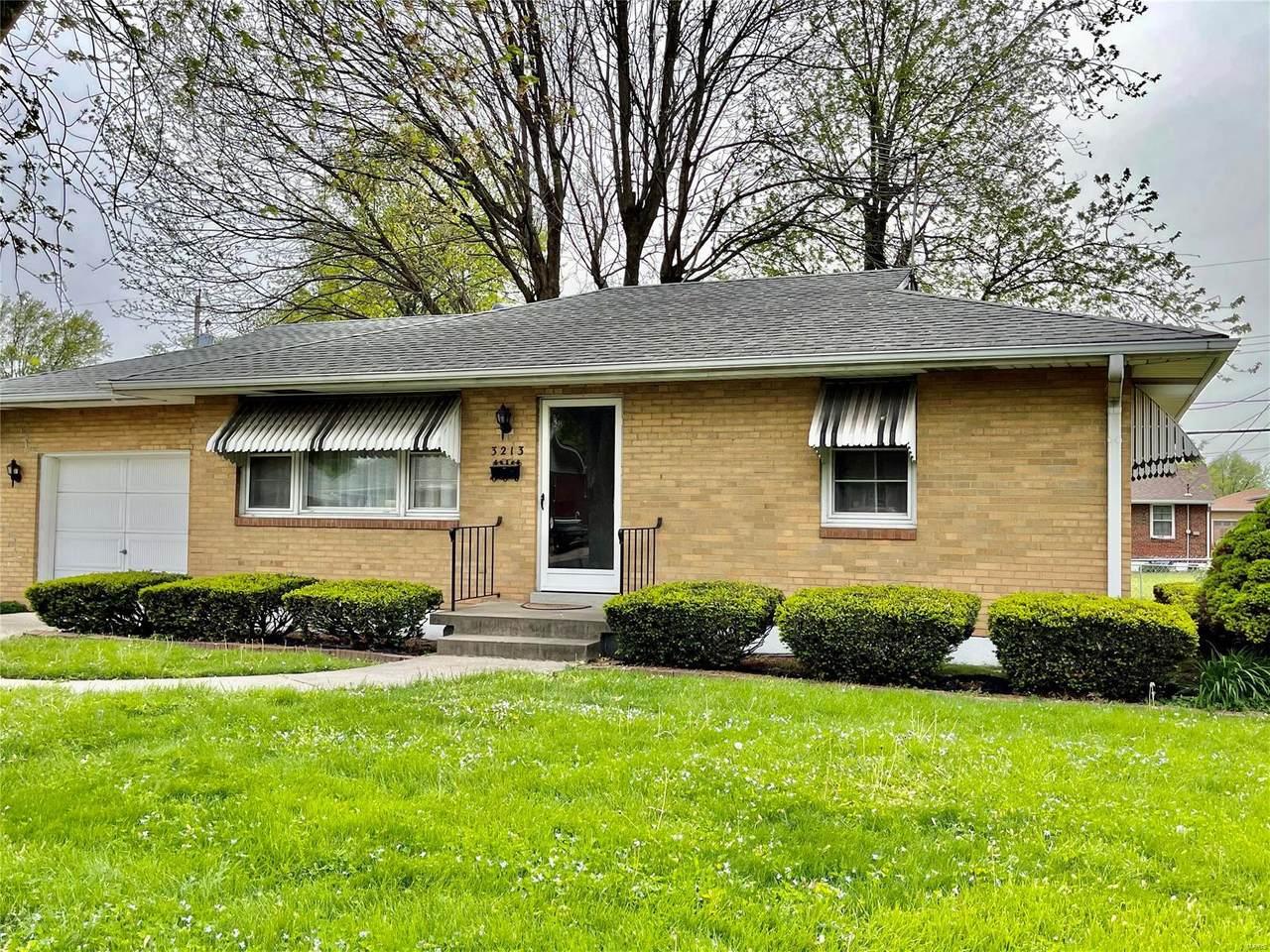 3213 Davis Avenue - Photo 1