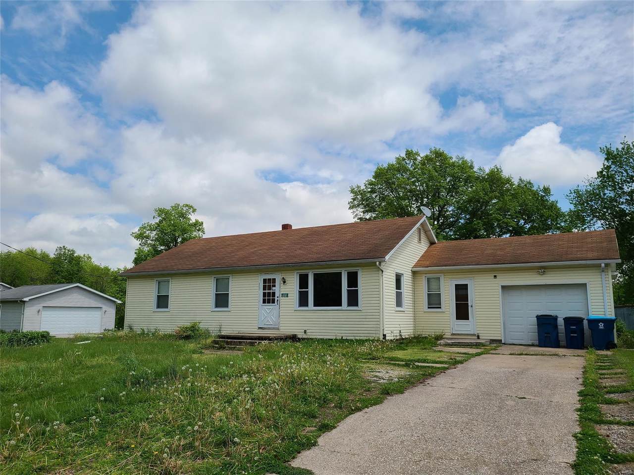 306 Elm - Photo 1