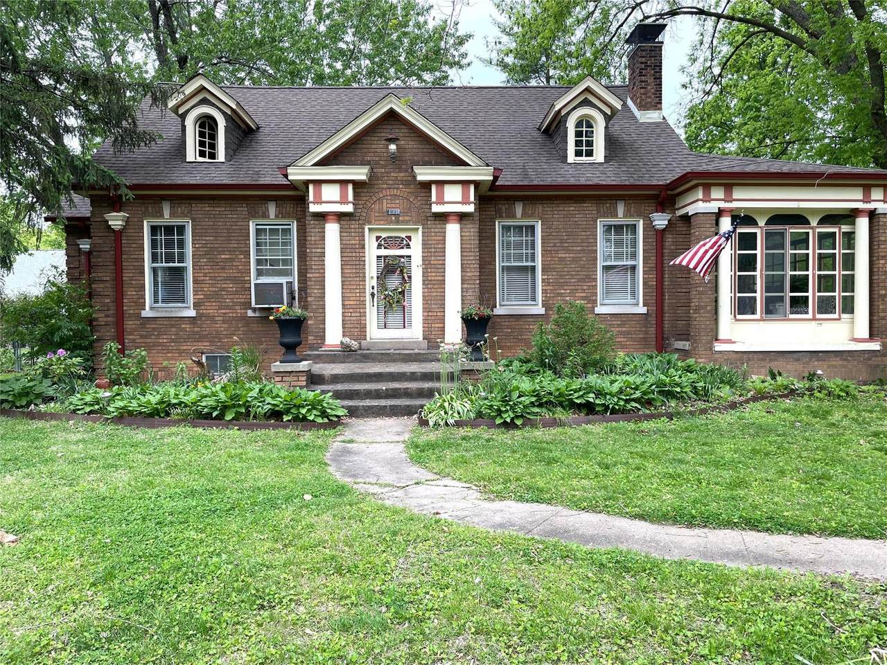 111 Julia Place - Photo 1