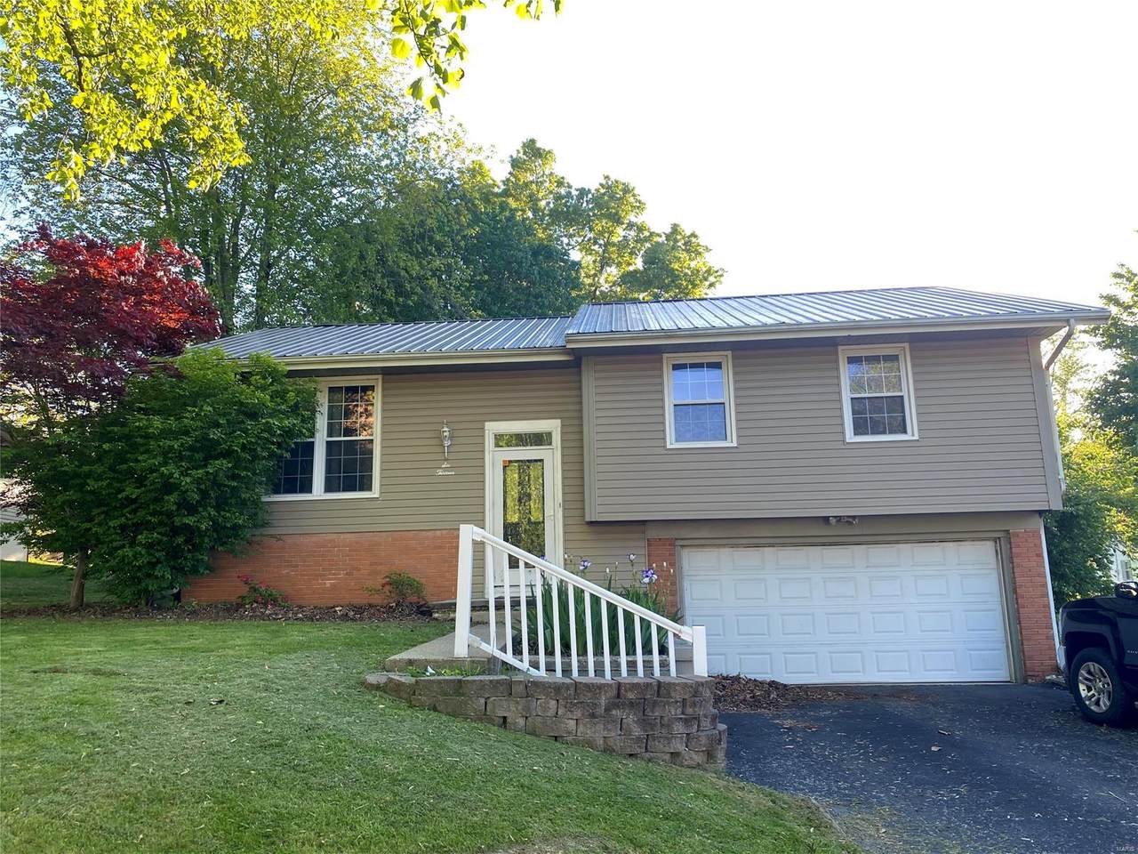 613 Sunflower Dr - Photo 1