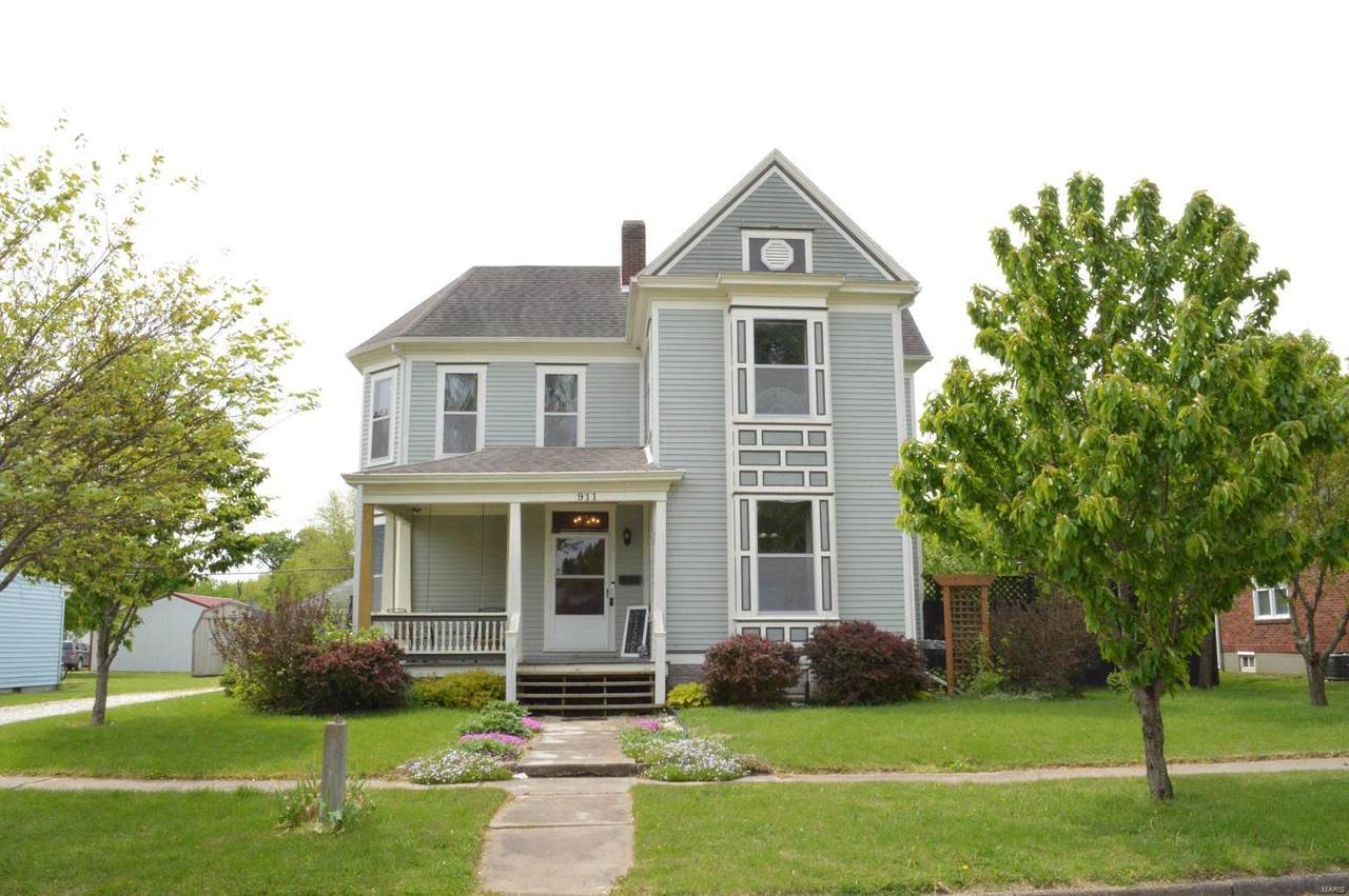 911 College Street - Photo 1