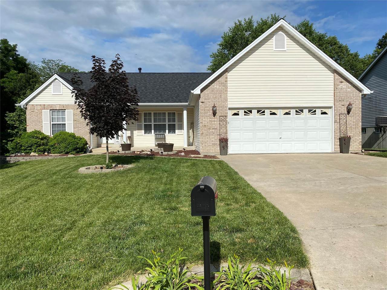 1126 Sweeping Oaks - Photo 1