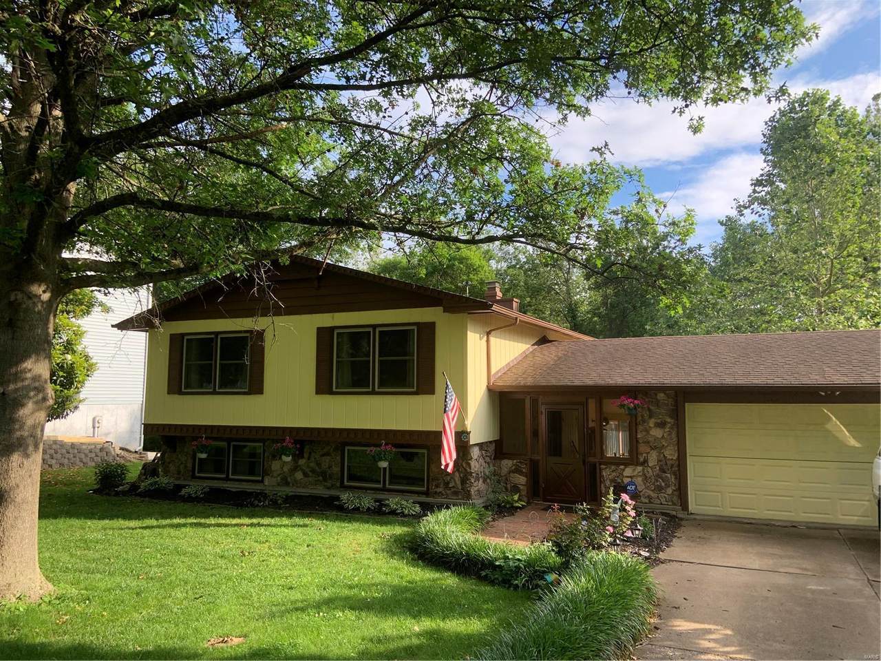 11 Briarwood - Photo 1