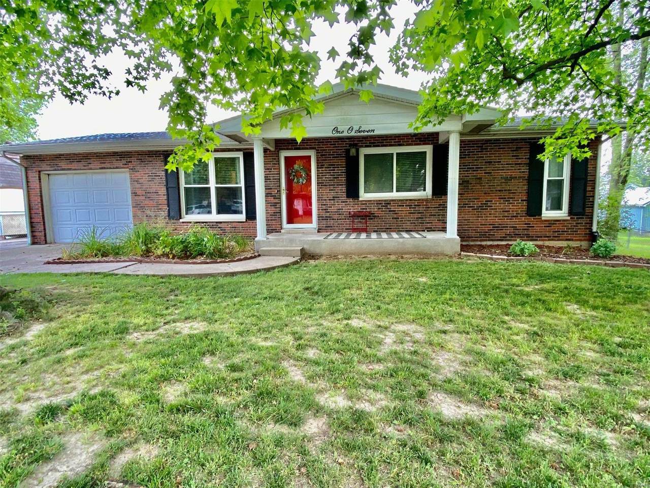 107 Charles - Photo 1