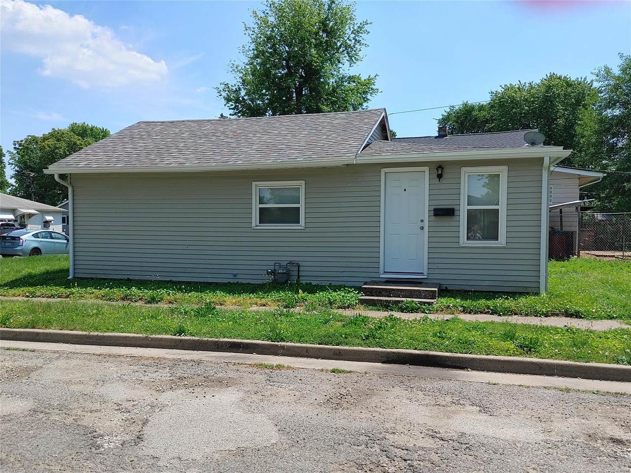 2949 Warren Avenue - Photo 1
