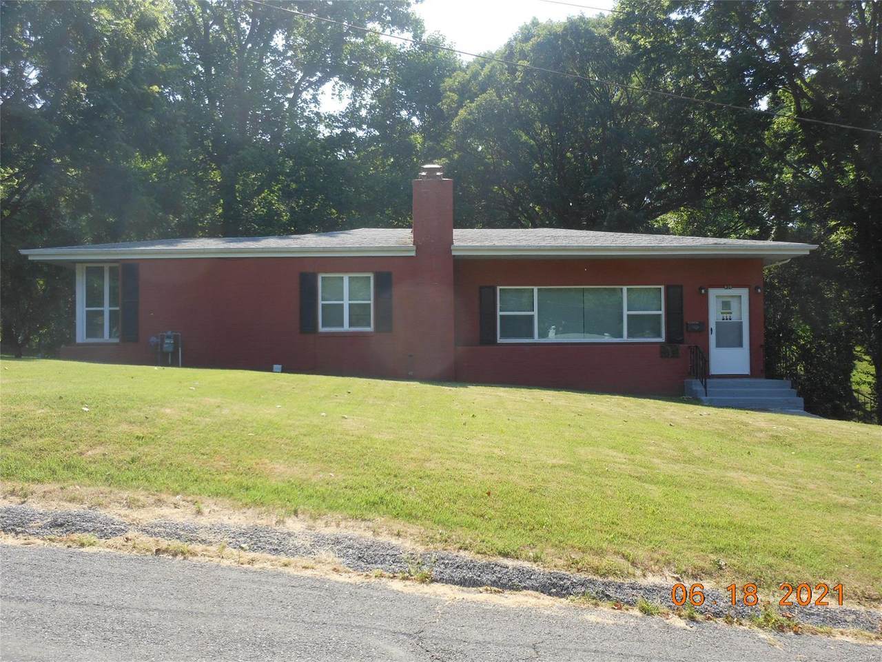 820 Valley Drive - Photo 1
