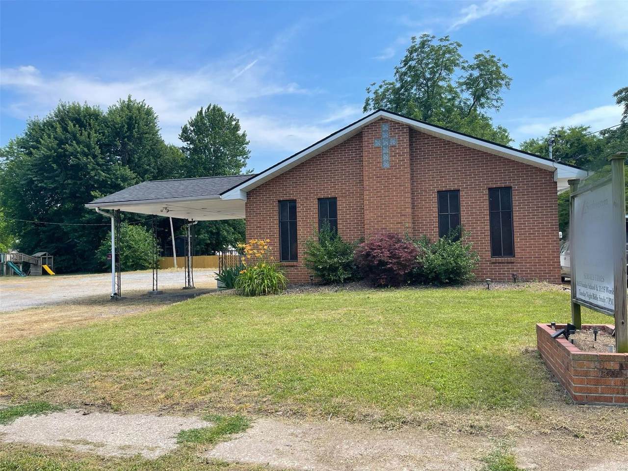 2906 Pershing Boulevard - Photo 1