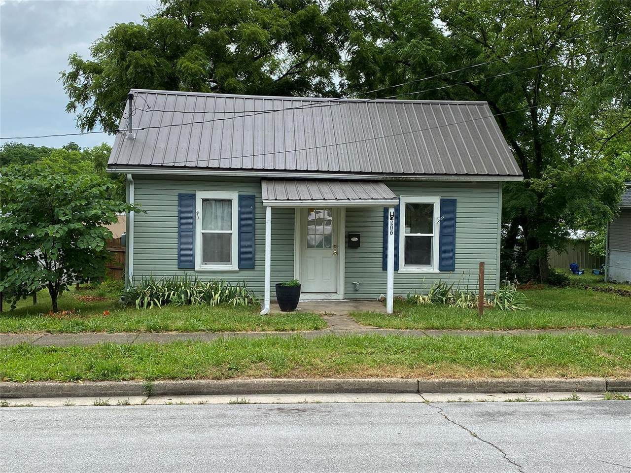 206 N. Pine Street - Photo 1