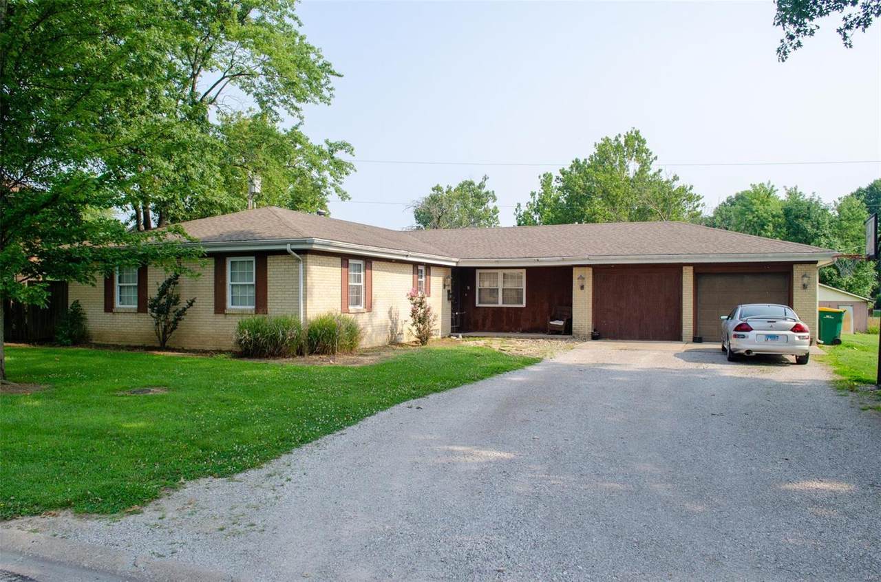 17 Blackburn Manor - Photo 1