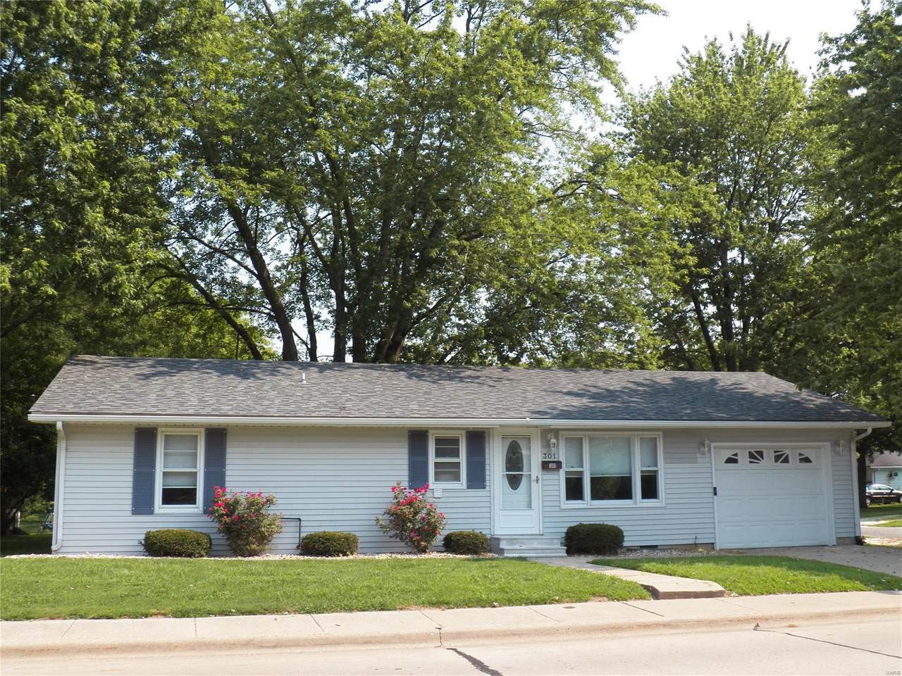301 Hollow Avenue - Photo 1