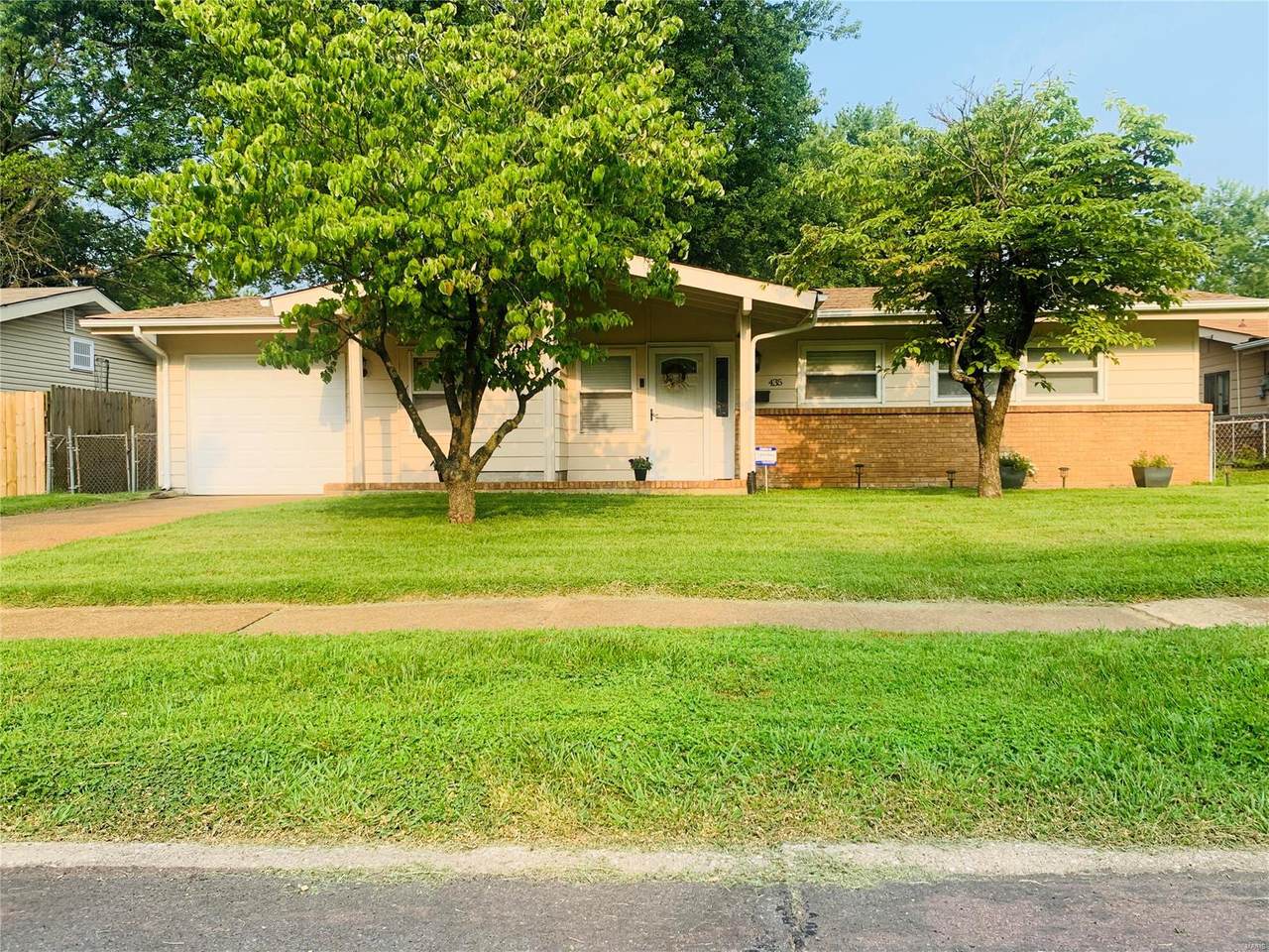435 Durwood - Photo 1
