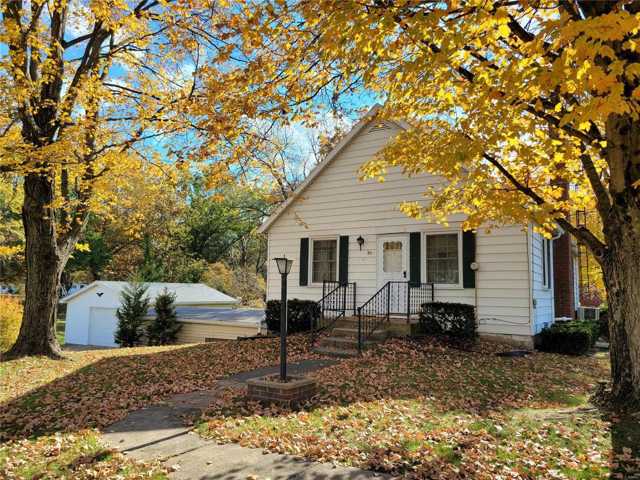 711 Brown Avenue - Photo 1