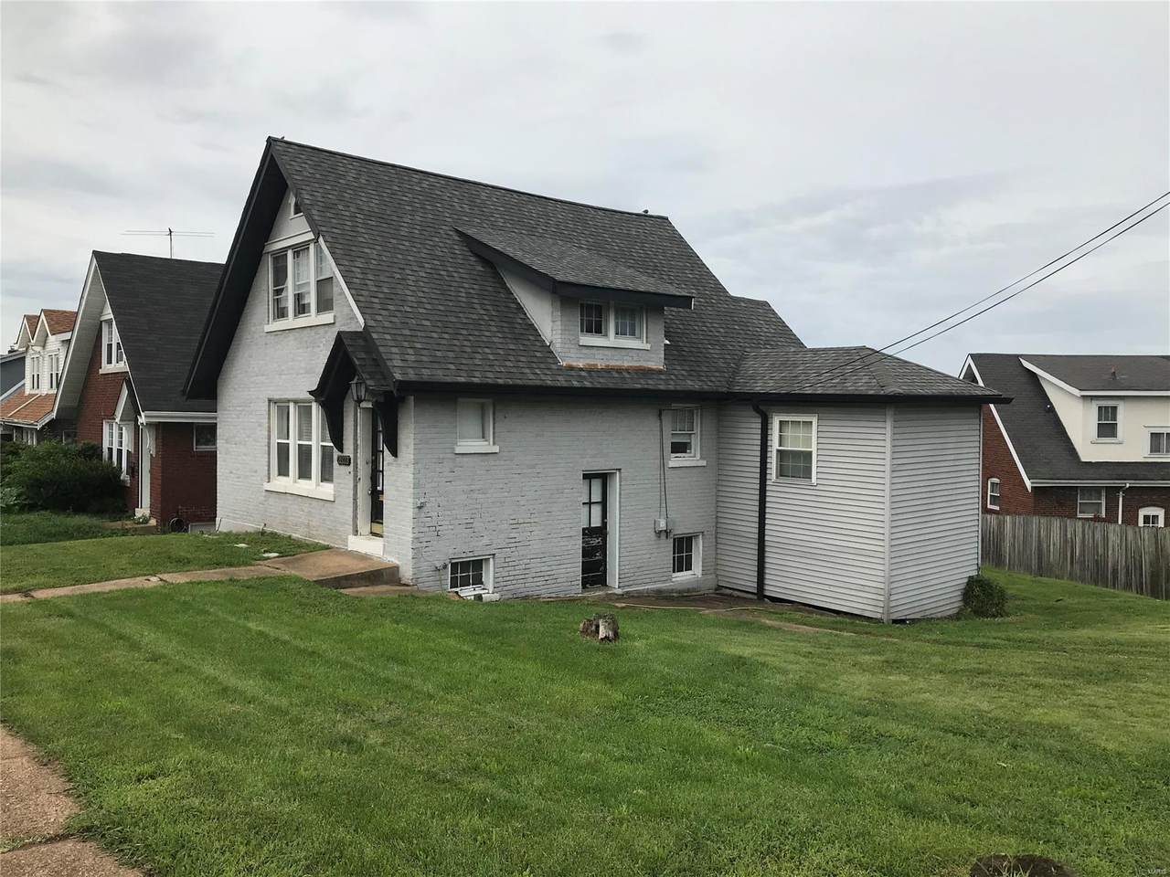 2823 Hampton Avenue - Photo 1
