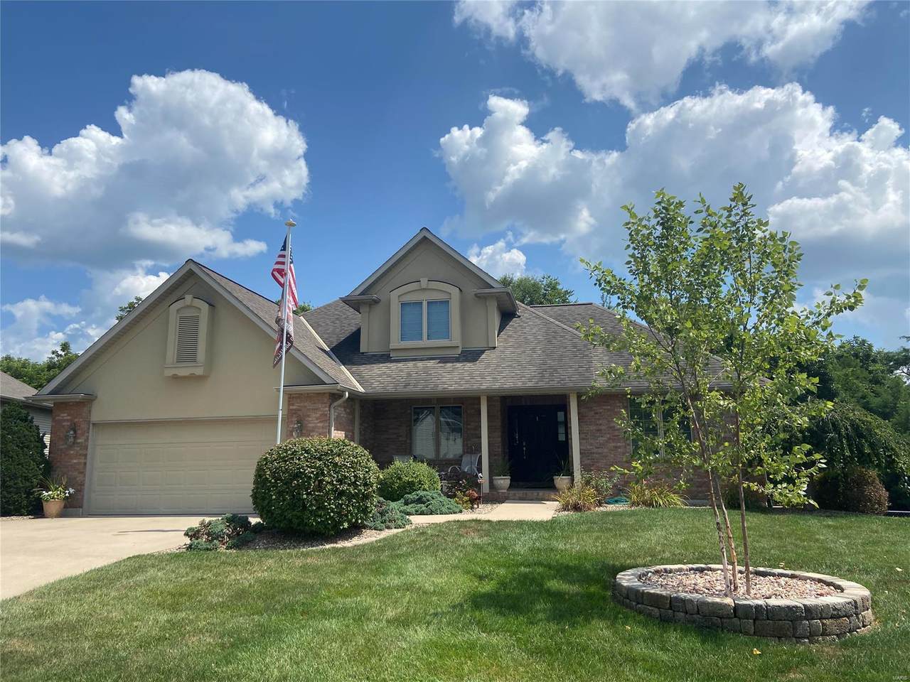 2734 Parkwood Drive - Photo 1
