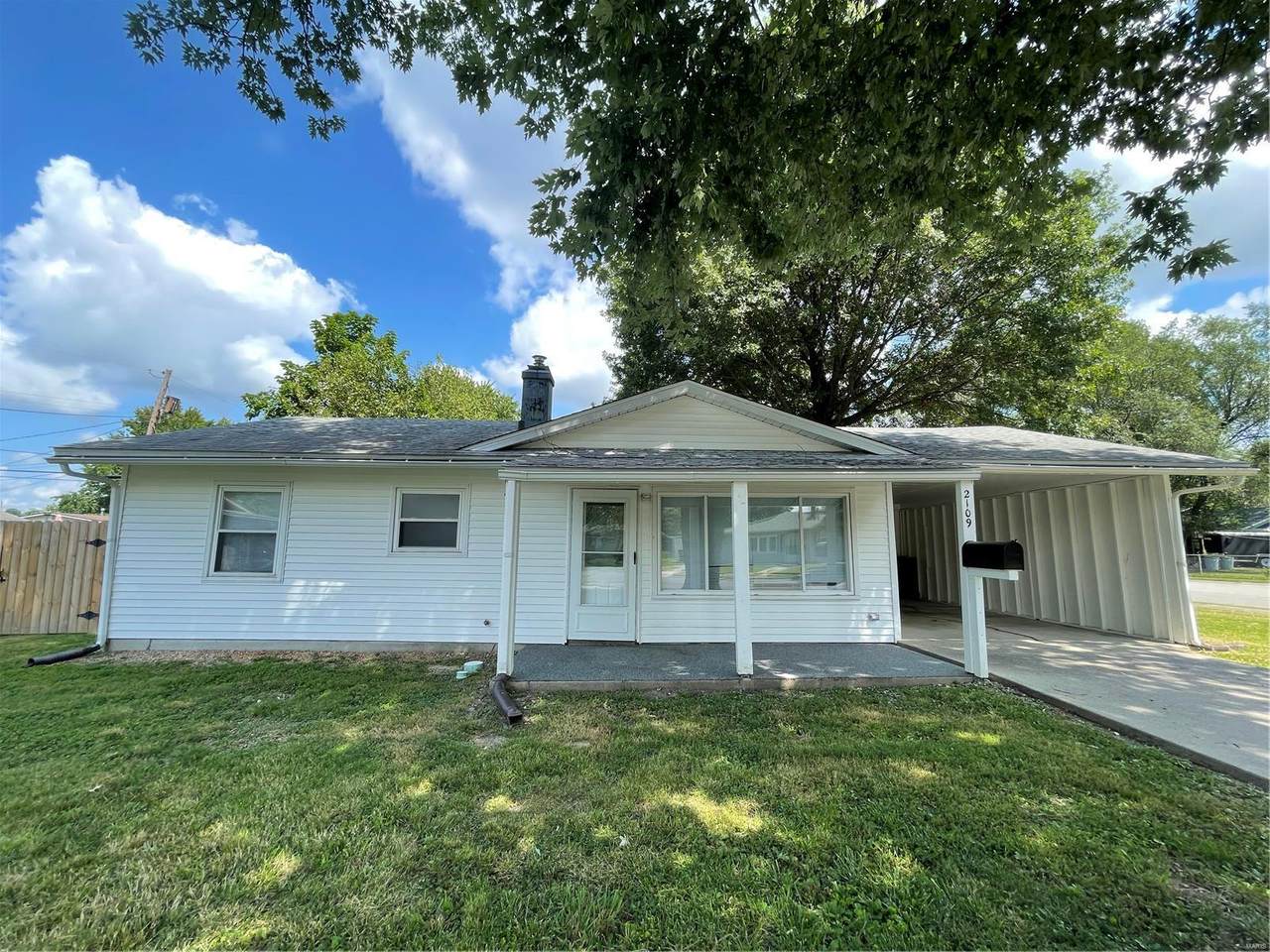 2109 Elm Avenue - Photo 1