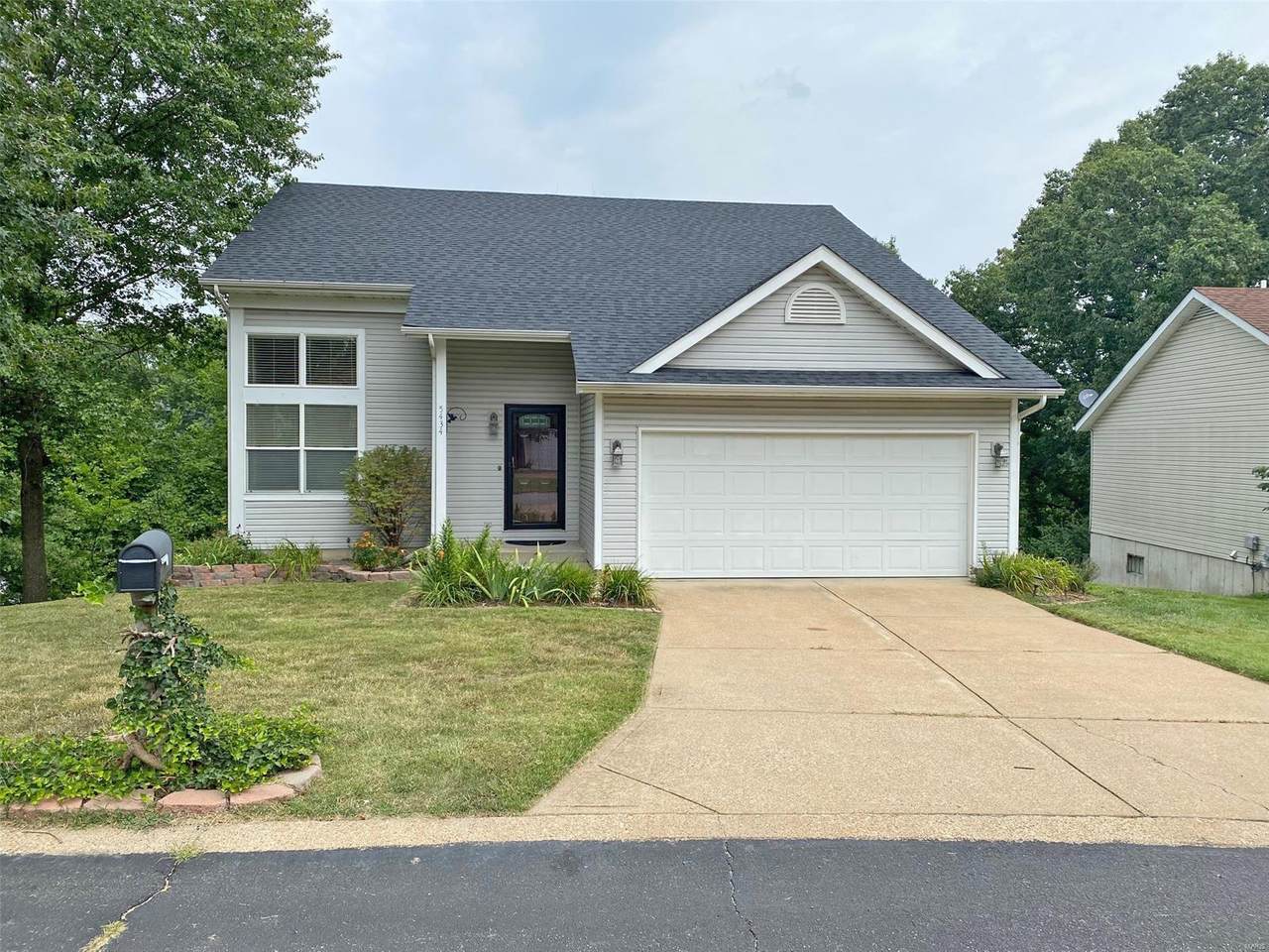 5434 Oakcrest Drive - Photo 1