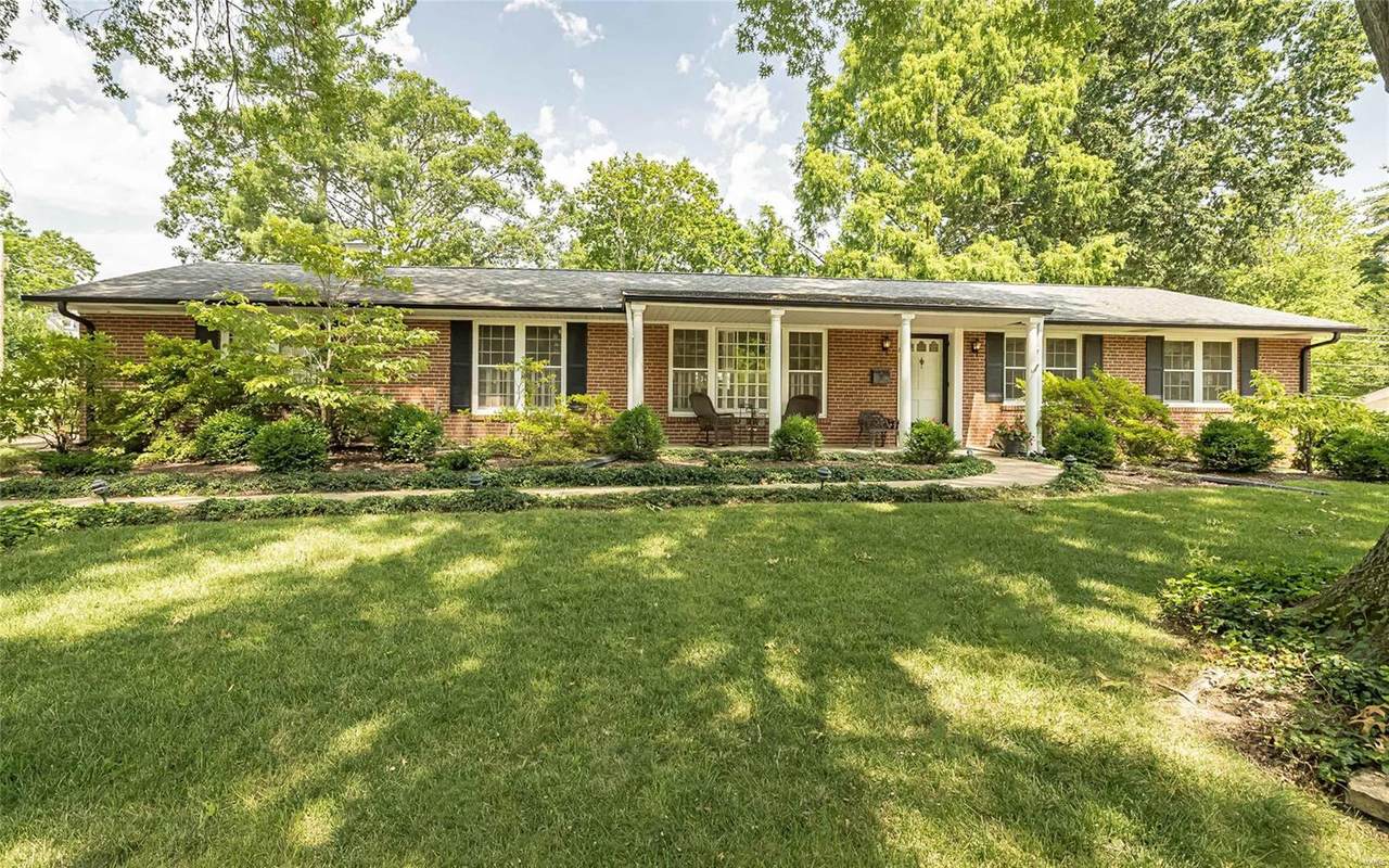 819 Rampart - Photo 1
