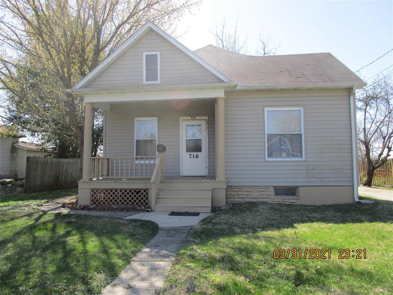 716 7th Street - Photo 1