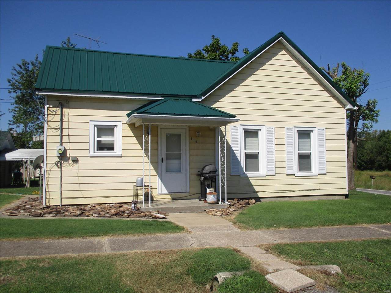 105 Short Avenue - Photo 1