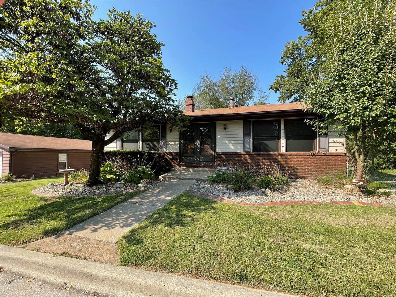 91 Sunset Avenue - Photo 1