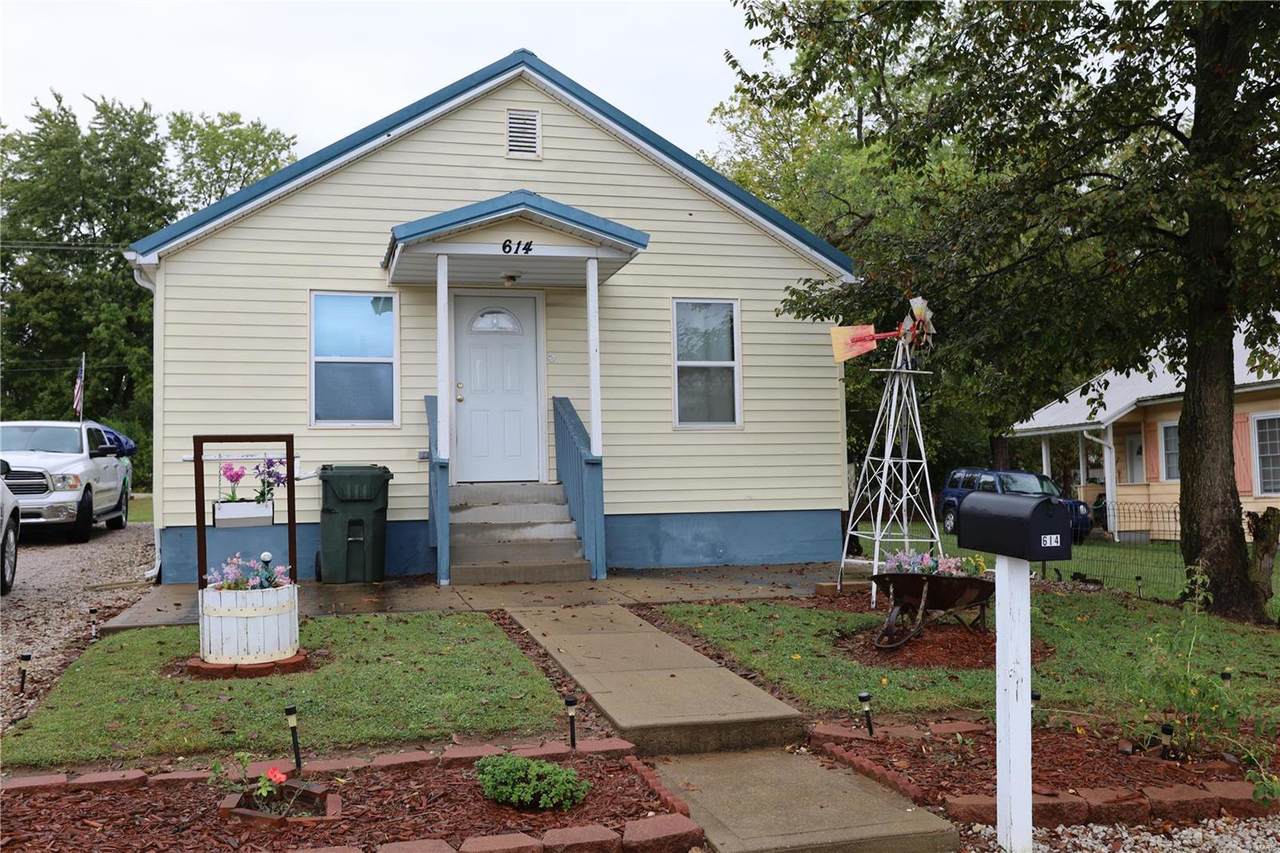 614 Raymond Street - Photo 1