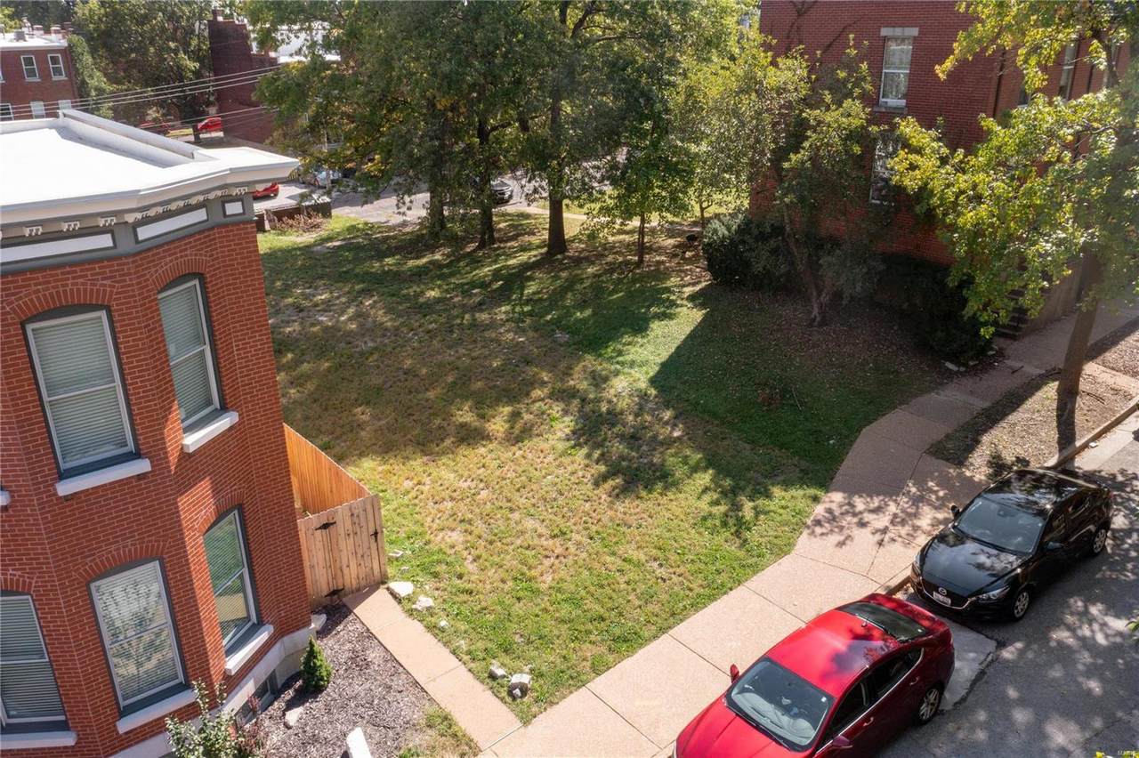 2308 Menard - Photo 1