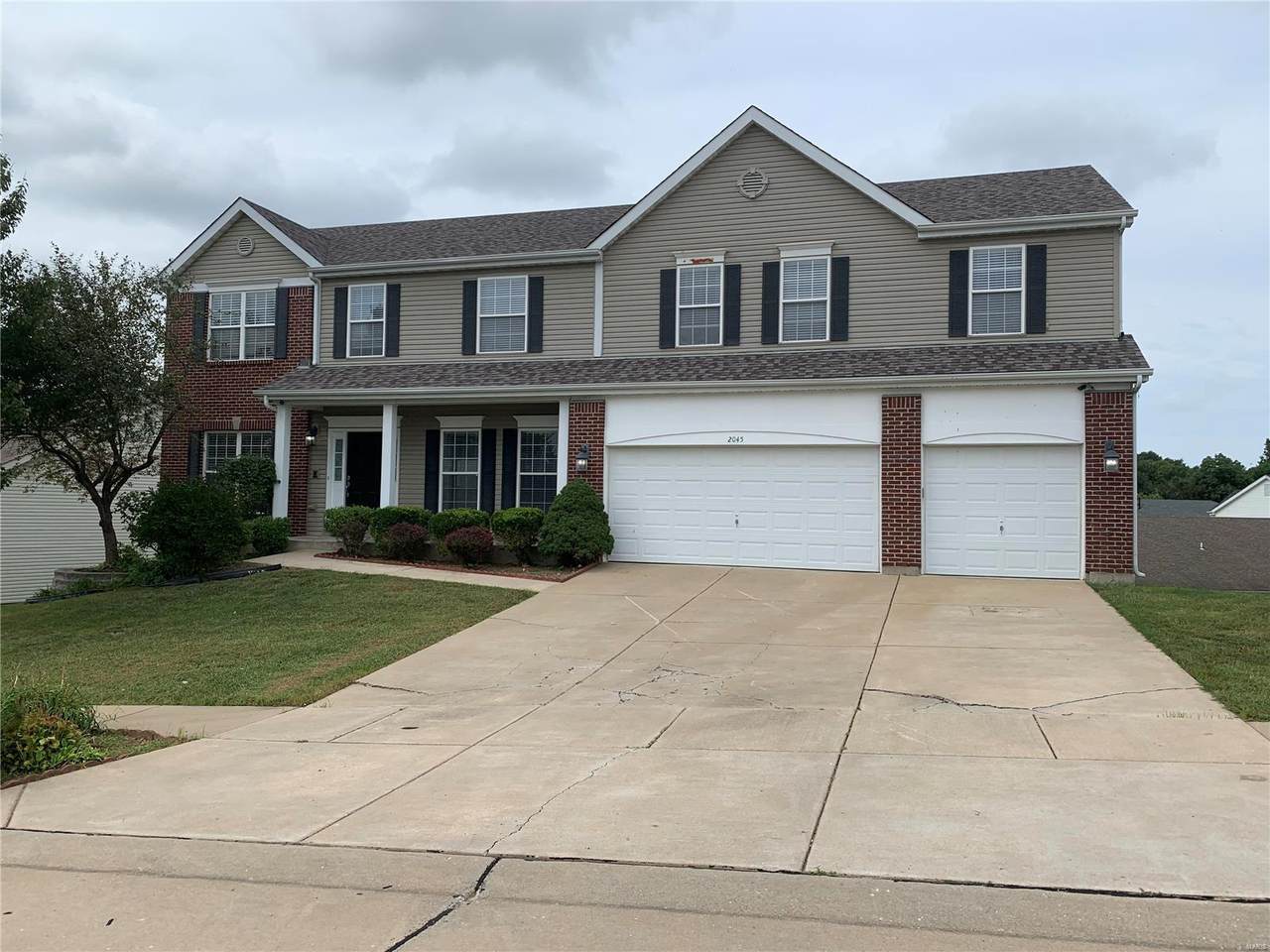 2045 Montclair Manor Drive - Photo 1