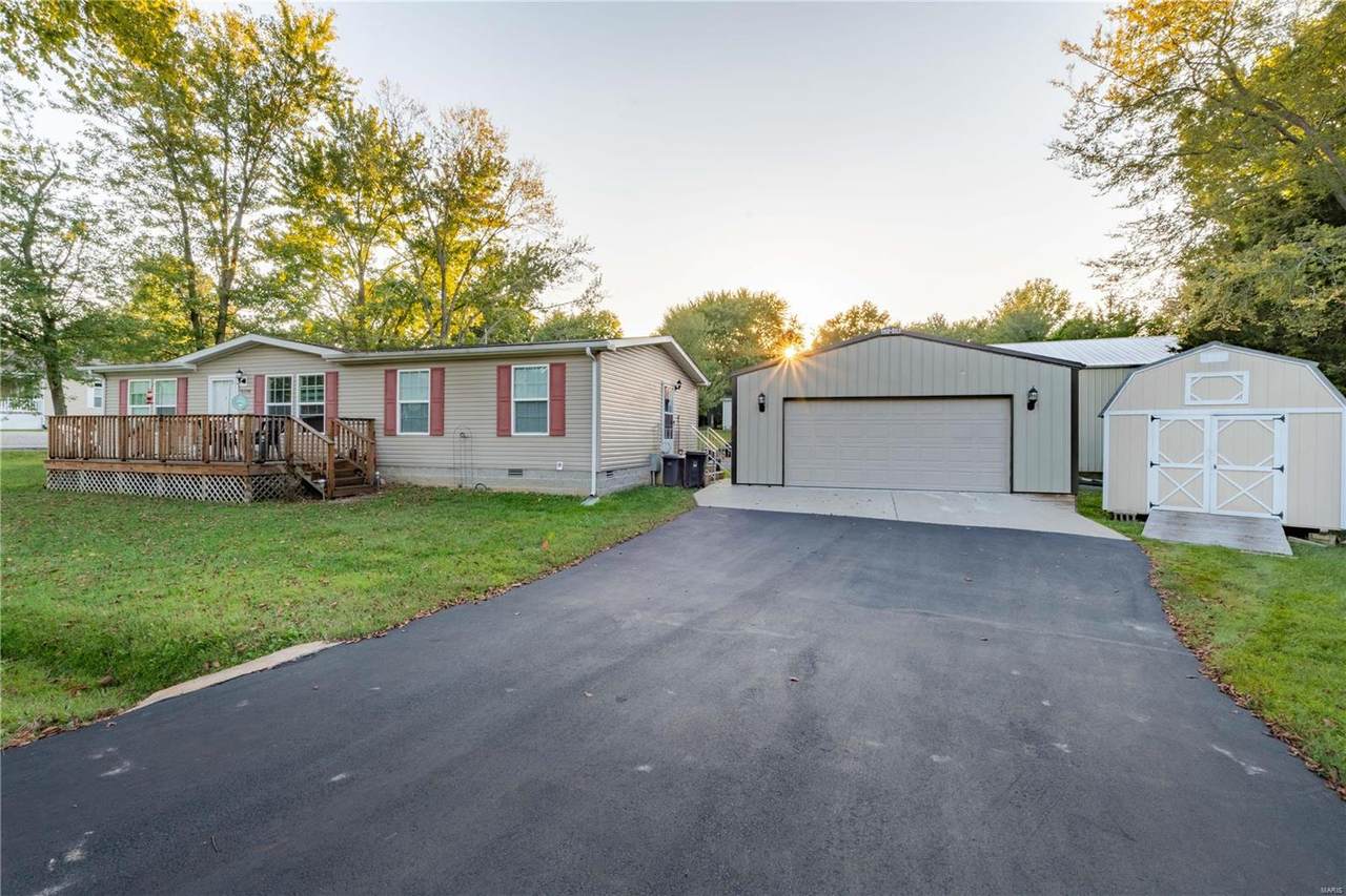 11750 Pinewood Drive - Photo 1