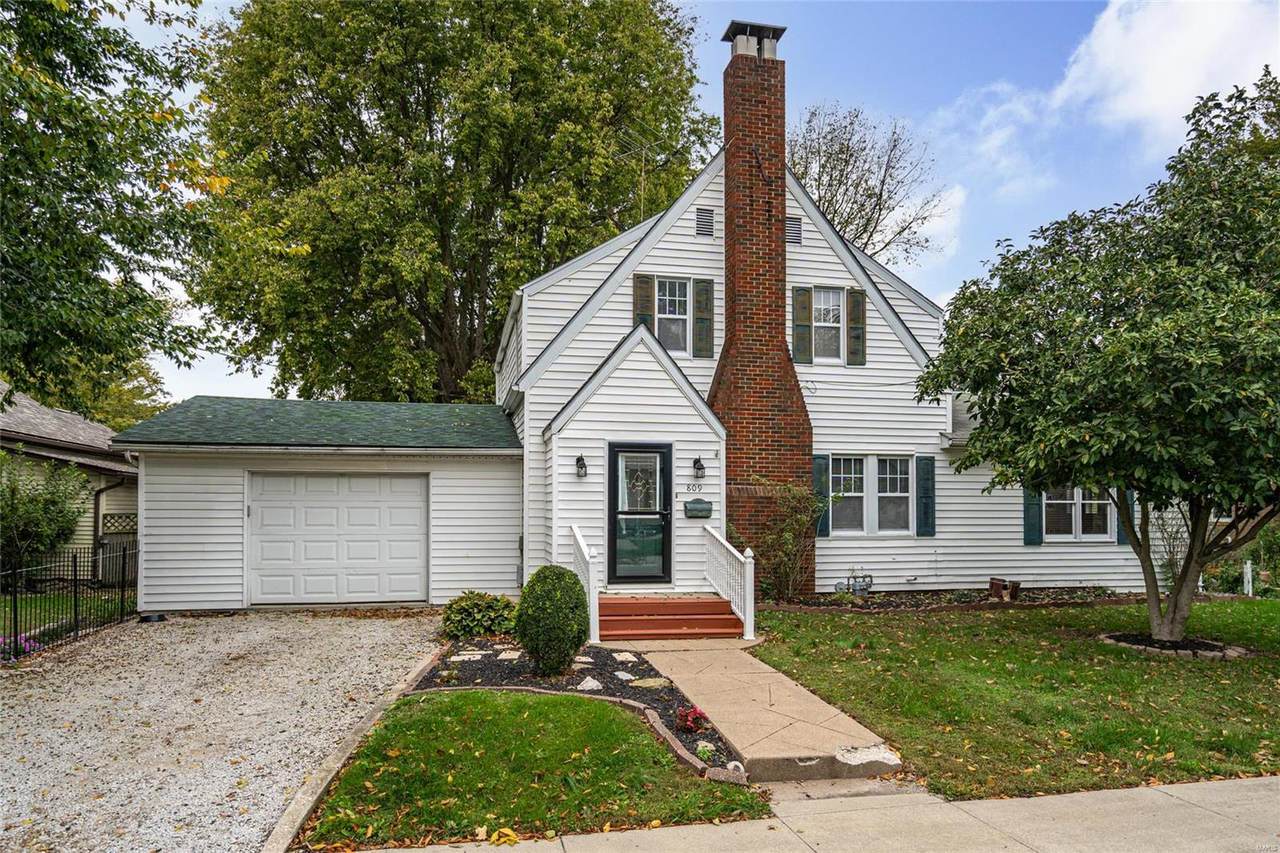 809 Van Buren - Photo 1