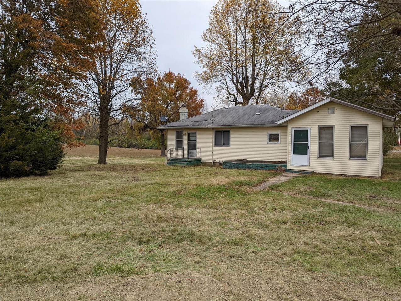 605 Burns - Photo 1